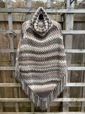 Vintage Crochet Poncho – Boho Dream